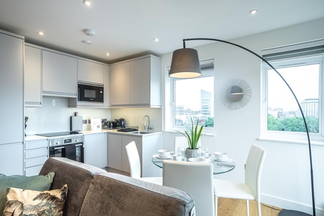 Luxe & Stylish 1 & 2 Bed Flats Near Heathrow, Legoland, & Windsor سلوف المظهر الخارجي الصورة