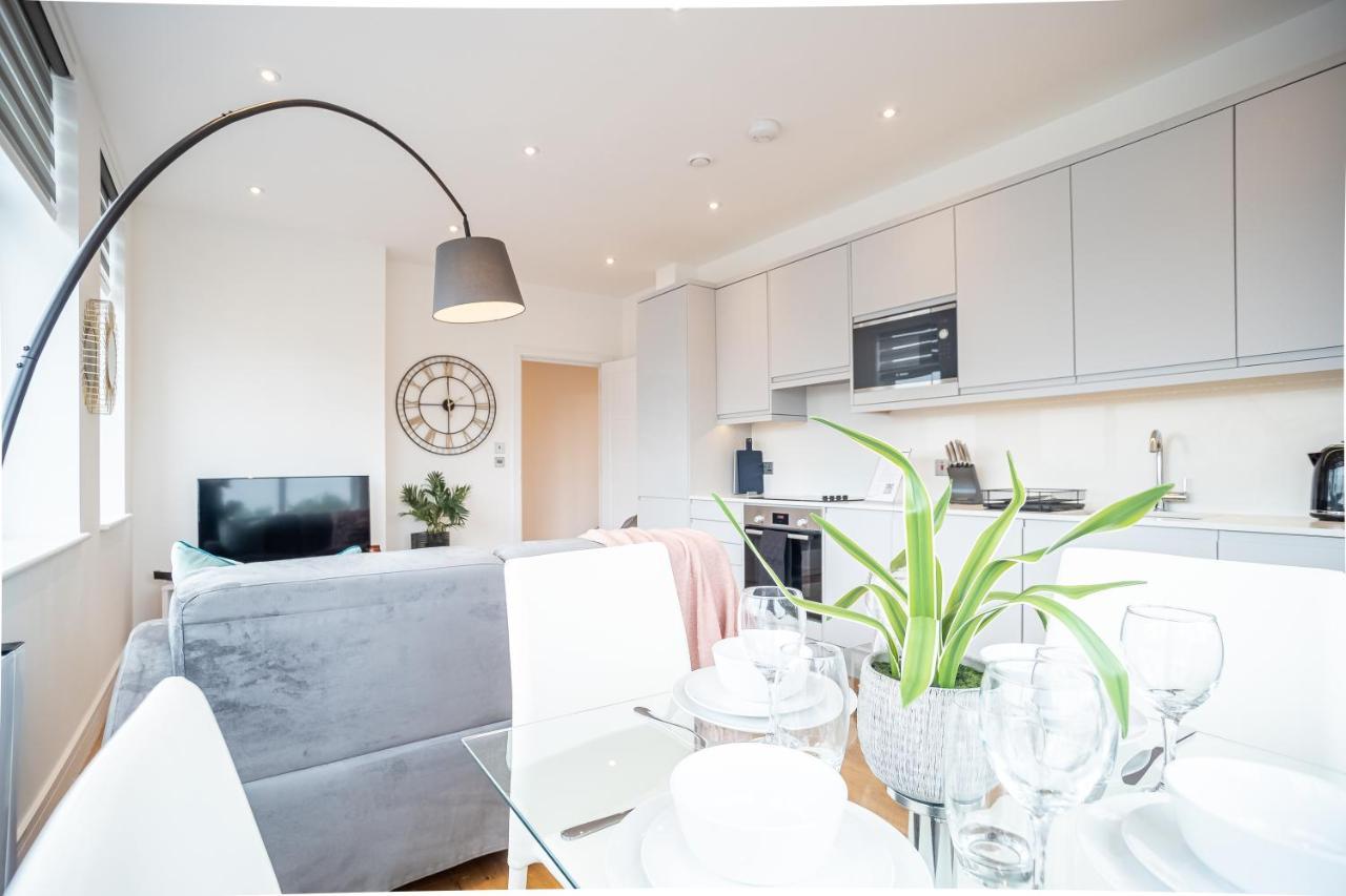 Luxe & Stylish 1 & 2 Bed Flats Near Heathrow, Legoland, & Windsor سلوف المظهر الخارجي الصورة