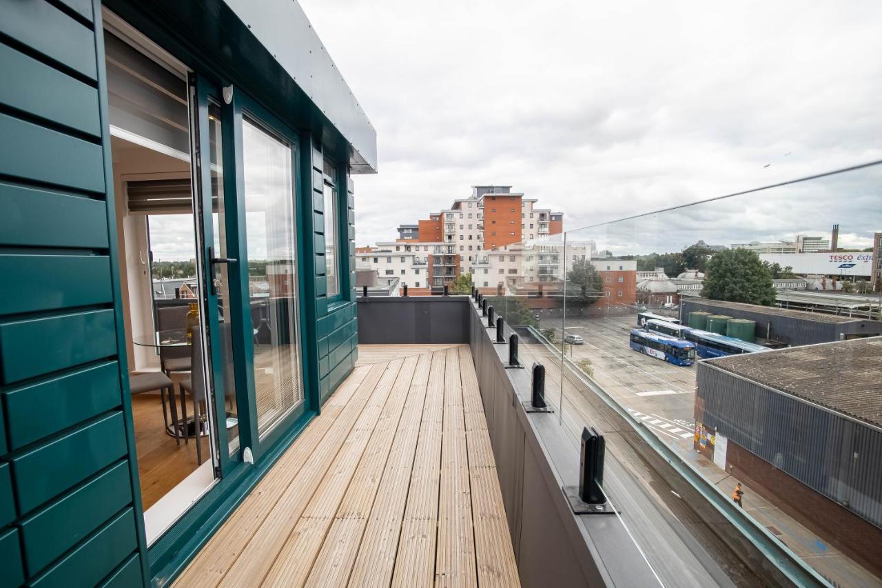 Luxe & Stylish 1 & 2 Bed Flats Near Heathrow, Legoland, & Windsor سلوف المظهر الخارجي الصورة