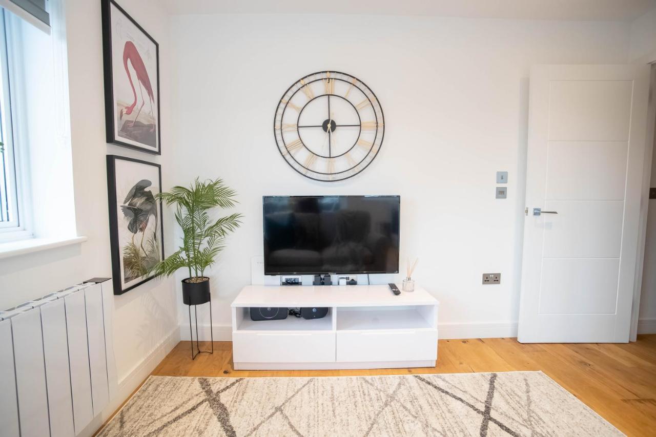 Luxe & Stylish 1 & 2 Bed Flats Near Heathrow, Legoland, & Windsor سلوف المظهر الخارجي الصورة