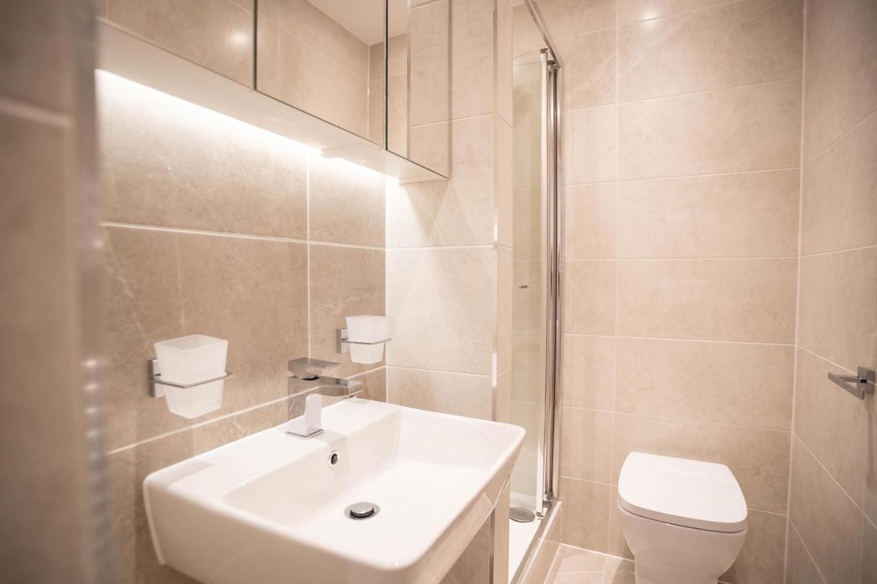 Luxe & Stylish 1 & 2 Bed Flats Near Heathrow, Legoland, & Windsor سلوف المظهر الخارجي الصورة