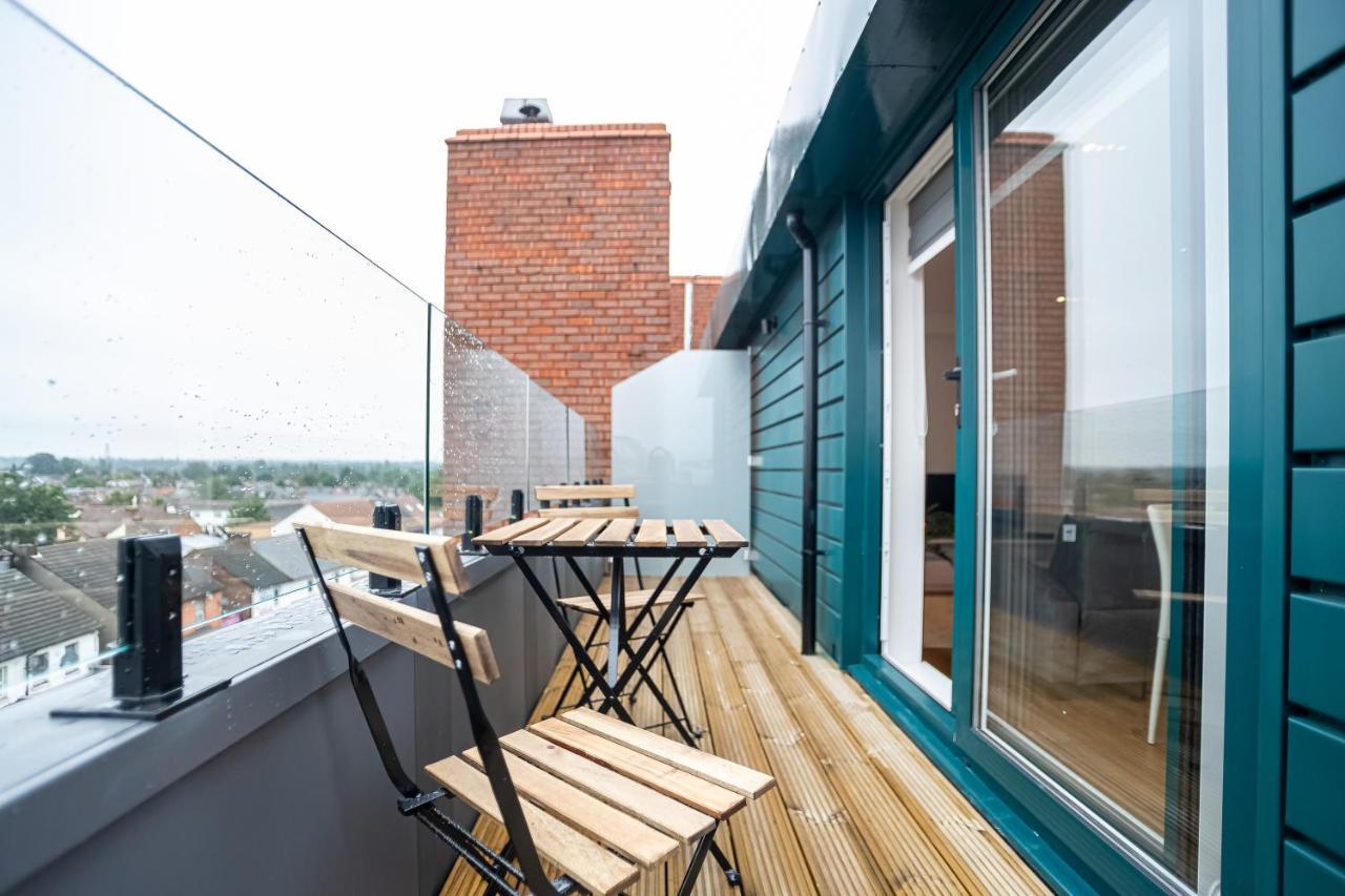 Luxe & Stylish 1 & 2 Bed Flats Near Heathrow, Legoland, & Windsor سلوف المظهر الخارجي الصورة